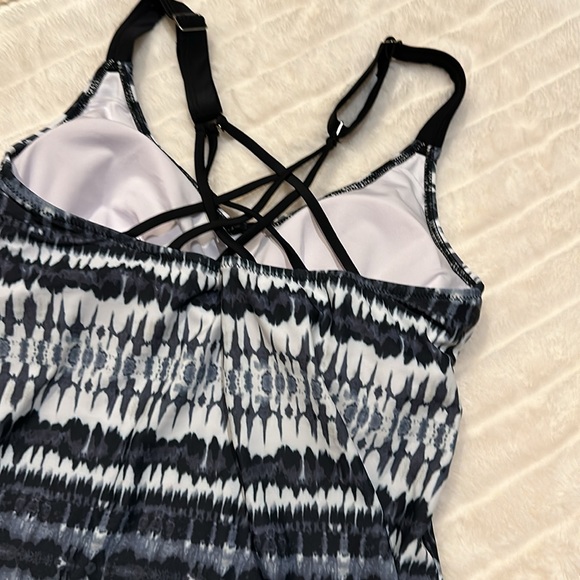 Two Piece Tankini Swimsuits Tummy Control Size Medium NWT - Picture 5 of 6